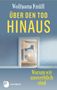 Text: "Wolfgang Knüll, ÜBER DEN TOD HINAUS, Warum wir unsterblich sind." Illustration: Tür zu Raum mit Wolken., Buch