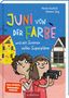 "Juni von der Farbe und ein Sommer voller Superpläne." Zwei Kinder mit Fernglas, das Mädchen im gelben Haus im Hintergrund., Buch