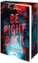 Texte: "BE RIGHT BACK", "Halloween in einer Kleinstadt. Maskierte Touristen. Ein gnadenloser Killer." Hintergrund: Blätter, Rauch., Buch