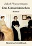 „Jakob Wassermann, Das Gänsemännchen, Roman, Henricus Großdruck“. Drei Frauen in einem schlichten Raum, eine liest., Buch