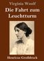 „Virginia Woolf: Die Fahrt zum Leuchtturm“ über einem Porträt einer Frau in sepia auf braunem Hintergrund., Buch