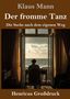 Text: "Klaus Mann Der fromme Tanz Die Suche nach dem eigenen Weg Henricus Großdruck". Person schaut aufs Meer aus einem Fenster., Buch