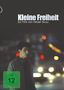 Titel "Kleine Freiheit", ein Film von Yüksel Yavuz. Ein junger Mann, unscharfe Lichter im Hintergrund, FSK 12 Symbol.
