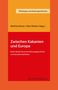 "Zwischen Kakanien und Europa" von Matthias Bauer/Reto Rössler. Orange- und Rottöne. Logo: AISTHESIS VERLAG., Buch