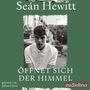 Seán Hewitt, ÖFFNET SICH DER HIMMEL, gelesen von Julian Greis, audiolino. Schwarz-Weiß-Foto eines jungen Mannes., MP3-CD