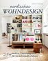 "Nordisches Wohndesign" von Marion Hellweg, 254 moderne Einrichtungsideen. Wohnzimmer mit Regal, Sofa und Holzboden., Buch