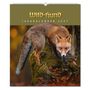 „Wild und Hund Jagdkalender 2027“ in goldener Schrift; ein Fuchs steht auf einem moosbedeckten Baumstamm.