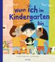 "wenn ich im Kindergarten bin" in blauer Schrift. Drei Kinder spielen zusammen, eines hält ein Dinosaurierspielzeug., Buch