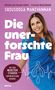 Titel: Wissen, das Frauen stärkt. "Die unerforschte Frau". Frau in blauer Kleidung, lächelnd, vor lilafarbenem Hintergrund.