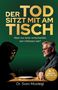 „Der Tod sitzt mit am Tisch. Aber nur einer entscheidet, wer mitessen darf.“ Zwei Personen an einem Tisch: Sensenmann, Mann., Buch