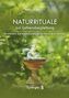 „NATURRITUALE zur Lebensbegleitung“ von Marlis Bader. Rauchschwaden über einer Schale in grünem, naturbelassenem Umfeld., Buch