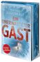 "Heather Gudenkauf, EIN UNERWARTETER GAST, Thriller" steht auf einer verschneiten Hütte, im Hintergrund blauer Himmel.