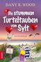 „Die stummen Turteltauben von Sylt“, Küstenkrimi, „Oma Käthe ermittelt“. Zwei Möwen mit Herzballons, Strandszenerie.