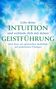 Titel: "Lebe deine Intuition" von Astrid Spirig; Waldlandschaft mit Lichtstrahlen., Buch