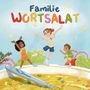„Familie Wortsalat“ in bunten Buchstaben oben. Drei fröhliche Kinder spielen auf einer riesigen Schüssel Suppe., Buch
