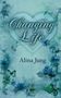 „Changing Life“, Alina Jung. Ein blau-grünes Cover mit Schmetterlingen und Blumen. Text: „Roman“., Buch