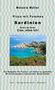 "Pizza mit Pommes: Sardinien. Ciao, altes Ich!" Ein Ratgeber für Frauen. Unten ein Küstenfoto mit türkisfarbenem Wasser., Buch
