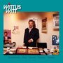 "Wittus Witt" und "Zauberkünstler · Autor · Sammler · Designer · Gestalter". Mann an einem Tisch mit Zauberrequisiten., Buch