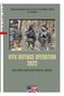 "Kyiv Defence Operation 2022," militärischer und historischer Aufsatz. Drei Soldaten in Uniform stehen im Wald., Buch