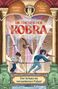„Im Zeichen der Kobra“. Zwei Kinder laufen in einem Palast, Pfeile fliegen, eine Kobra prangt zentral, Falke vorhanden., Buch