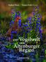 "Die Vogelwelt der Altenburger Region". Ein Rebhuhn steht zwischen blauen Blumen in einer natürlichen Umgebung., Buch