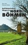 Titel: "Auf historischen Wegen in Nordböhmen". Darunter Landschaft mit grüner Wiese, Bäumen, Hügel mit Burg., Buch