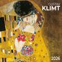 Text: "GUSTAV KLIMT 2026". Eine Illustration zeigt ein Paar in inniger Umarmung, umgeben von goldenen Mustern., Kalender