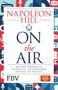 "NAPOLEON HILL ON THE AIR", weißer Hintergrund, bunte Mikrofon- und Radio-Illustrationen, Spiegel Bestseller-Label., Buch