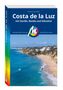 Costa de la Luz mit Sevilla. Michael Müller Verlag. Küstenpanorama mit blauem Meer, Strand und Küstenort.