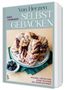 "Von Herzen selbst gebacken" von Jana Lehmann. Teller mit Gebäck und Blaubeeren., Buch