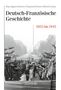 „Deutsch-Französische Geschichte 1933 bis 1945“. Historisches Foto einer Militärparade mit Menschen, die salutieren., Buch