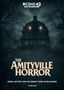 Oben steht "SCENE 42 DAS FILMARCHIV". Titel: "THE AMITYVILLE HORROR". Ein düsteres Haus mit beleuchteten Fenstern im Hintergrund., Buch