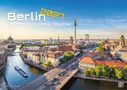"Berlin 2027: Zwischen Spree & Skyline". Panorama der Berliner Skyline mit Fernsehturm und Spree bei klarem Himmel.