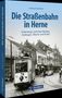 "Die Straßenbahn in Herne" von Ludwig Schönefeld. Historische Straßenbahn auf Kopfsteinpflasterstraße in einer belebten Stadt., Buch