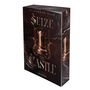 „ELIZABETH DEAR, SEIZE THE CASTLE, ROMAN VAJONA.“ Ein Schach-Turm in antikem Stil mit filigranen Ornamenten., Buch