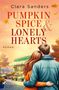 "Pumpkin Spice & Lonely Hearts" von Clara Sanders, Roman. Zwei Personen umarmen sich vor einem Blumenladen., Buch