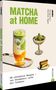 "Matcha at HOME. 50 ultimative Rezepte - von Strawberry Latte bis Tiramisu." Ein Glas und Desserts mit Matcha., Buch