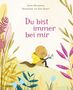 Text: "Laura Romanazzi, Illustrationen von Kate Hebert, Du bist immer bei mir." Ein Otter mit gelbem Shirt sitzt im bunten Gras., Buch