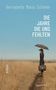 "Die Jahre die uns fehlten" von Bernadette Maria Schiefer. Eine Frau mit Regenschirm steht auf einem Feldweg., Buch