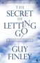 "The Secret of Letting Go", "Revised and Expanded", "Guy Finley". Blauer Himmel mit verstreuten Wolken im Hintergrund.