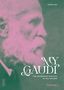 Text: "My Gaudi: The Biography Written by His Friends." Rechts oben "Chiara Curti." Verschwommenes Porträt eines Mannes., Buch