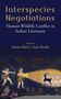 "Humans-Wildlife Conflict in Indian Literature" zeigt eine Person mit einer Lampe, die Tiere bei Nacht beleuchtet., Buch