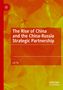 Cover eines Buches mit rotem und gelbem Blätterhintergrund. Titel: "The Rise of China and the China-Russia Strategic Partnership" von Lei Yu. Links oben ein Logo., Buch