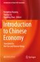 Titel: Introduction to Chinese Economy. Autoren: Hongbing Ouyang, Yaqing Liu, Xiaofeng Zhao. Rotes Design mit weißen Texten., Buch