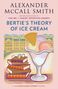 Text: "Bertie's Theory of Ice Cream" von Alexander McCall Smith. Illustration: Eisbecher, Bücherstapel, Stadthintergrund., Buch