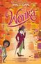 "Wonka" in großer violetter Schrift, inspiriert von Roald Dahl. 

Illustration: Ein Mann mit Zylinder und Stock, umgeben von Süßigkeiten und einem Kind., Buch