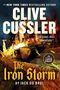 Text: "#1 New York Times Bestselling Author, Clive Cussler, An Isaac Bell Adventure, The Iron Storm, by Jack Du Brul."  
Ein Panzer durchbricht eine Mauer vor einer brennenden Burg., Buch