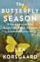 "The Butterfly Season: What 64 Butterflies Taught Me About Nature's Greatest Mysteries" von Lea Korsgaard. Bunte Schmetterlingsillustration und Blumen., Buch