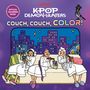 Text: "Netflix KPOP DEMON HUNTERS COUCH, COUCH, COLOR!" Drei Personen in Bademänteln essen Snacks auf dem Sofa., Buch