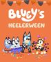 Text: "Bluey's Heelerween". Vier animierte Hunde in Halloween-Kostümen, umgeben von Süßigkeiten. Bunte Wimpel oben.